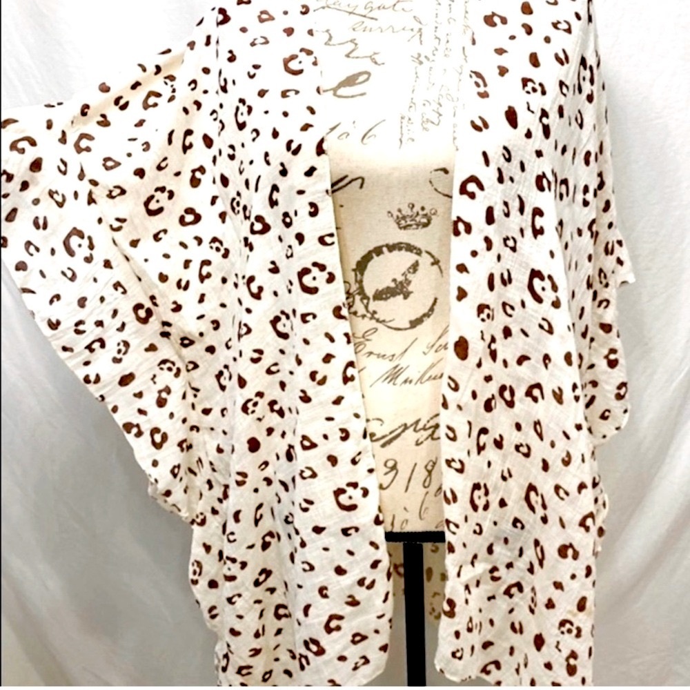♥️REDUCED♥️Leopard Print Cream/Brown Ruffle Kimono NWT